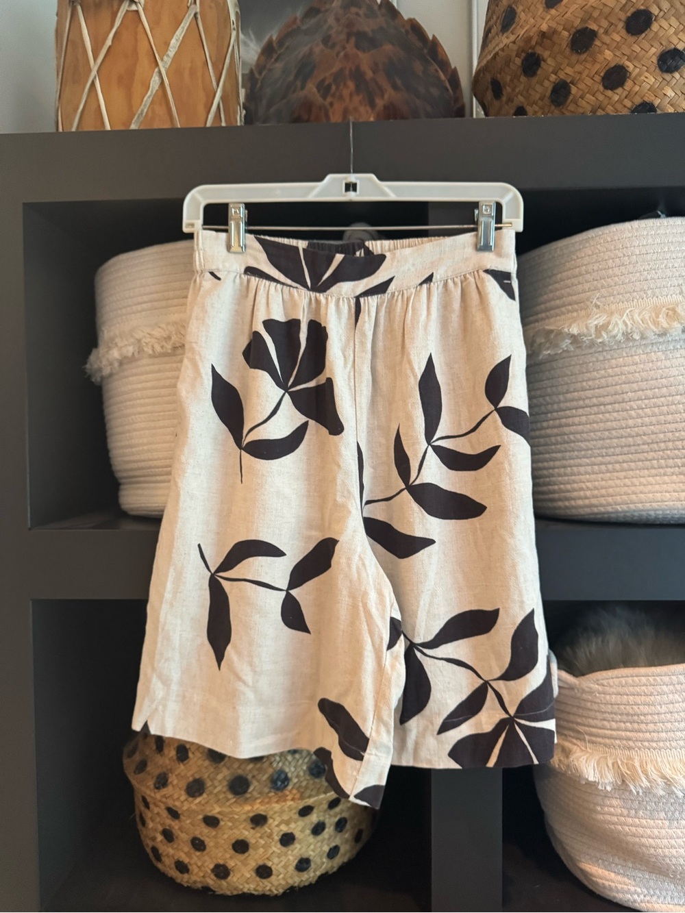 Beige Leaf-Print Linen Blend Bermudas/Culottes